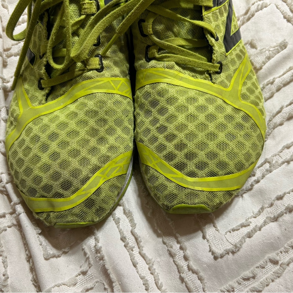 New Balance Minimus Zero - Yellow and Black Athletic Shoes - Picture 3 of 4